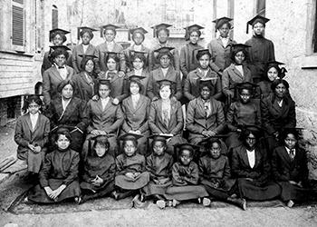1913年毕业班历史照片